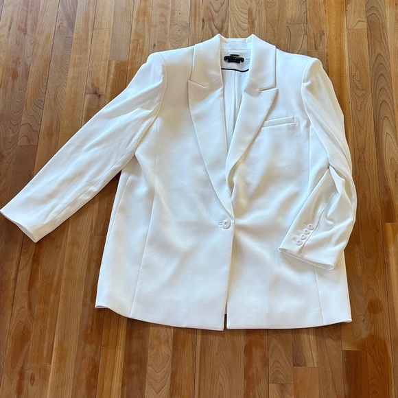 Alice + Olivia Jackets & Blazers - Alice + Olivia Classic White Blazer